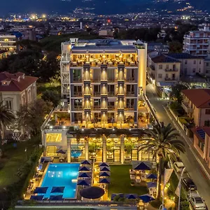 https://hotel-excelsior-marina-di-massa.it-tuscanyhotel.com